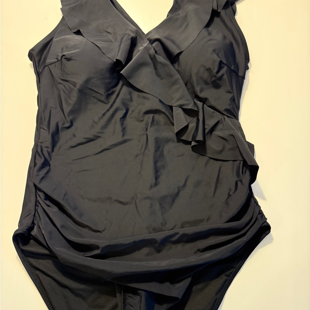 Elegant Black Ruffled One-Piece Swimsuit - Picture 4 of 5
